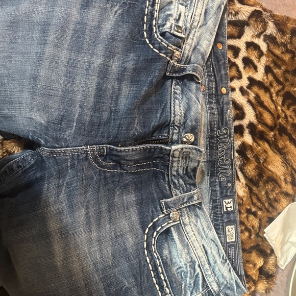 Miss Me Blue Jeans with Gold Embroidery 31x33 easy boot - Picture 6 of 6